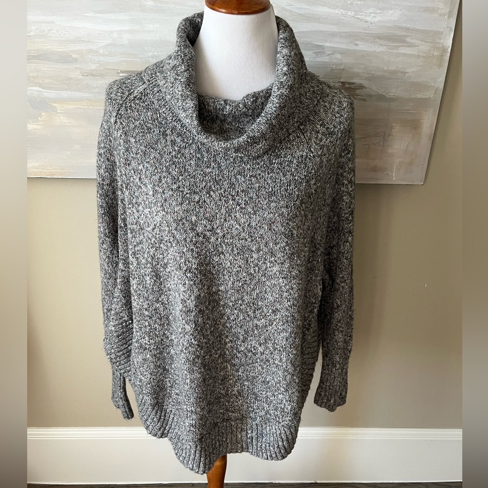 Leo & Nicole gray cowl neck poncho style sweater